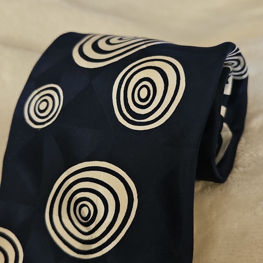 Vintage Italian Navy Blue Bullseye Silk Tie - Picture 7 of 8